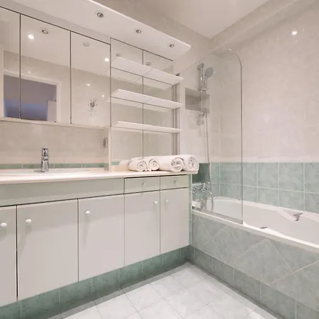 Cia - Pereire, Spacious Flat With Balcony Paris