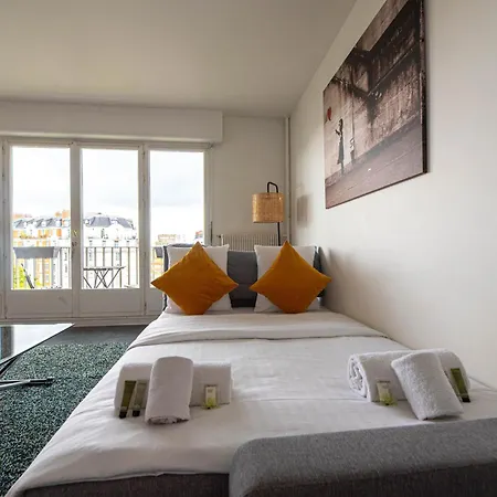 Cia - Pereire, Spacious Flat With Balcony